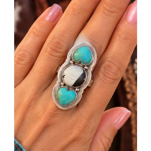 Kingman Turquoise & White Buffalo Three-Stone Runner Ring – Sterling Silver
