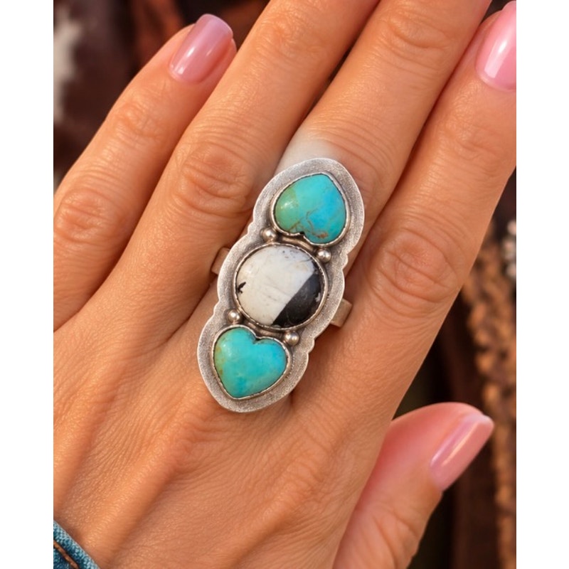 Kingman Turquoise & White Buffalo Three-Stone Runner Ring – Sterling Silver