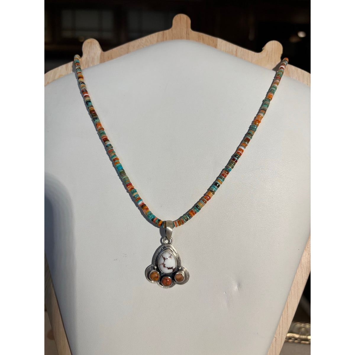 16" 3mm Spiny Oyster Necklace with Wild Horse Jasper Pendant