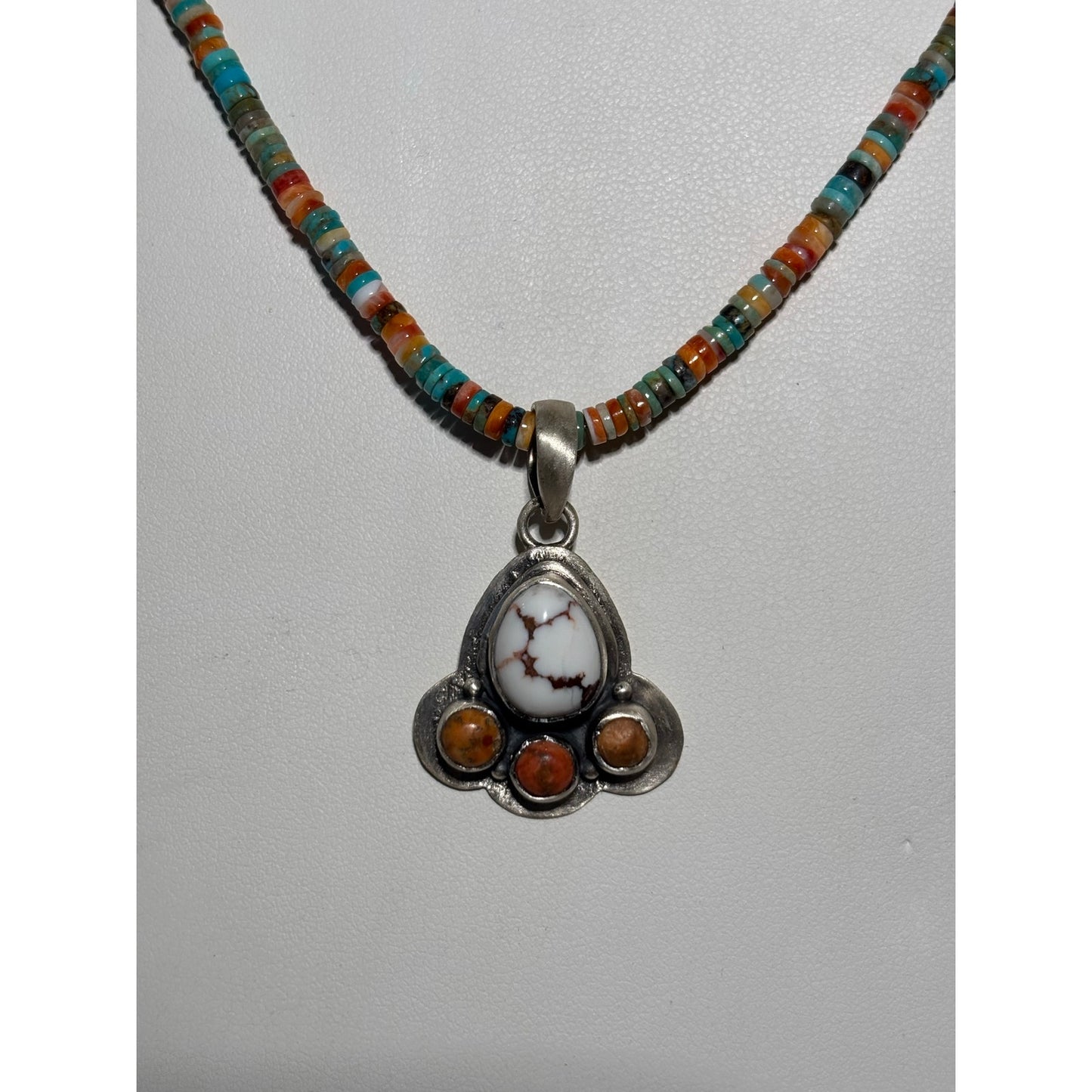 16" 3mm Spiny Oyster Necklace with Wild Horse Jasper Pendant