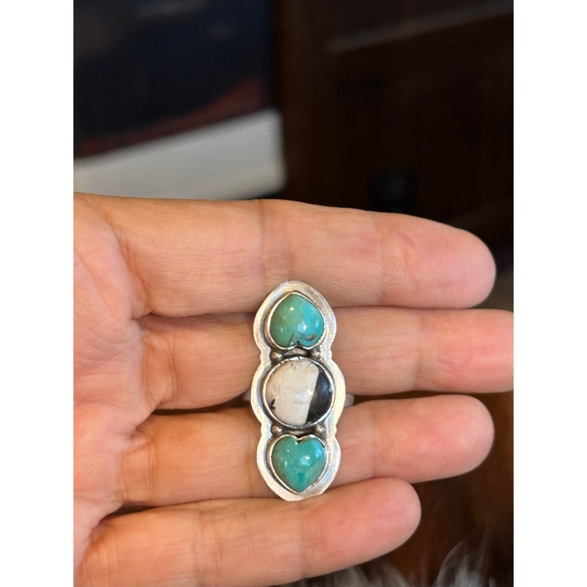 Kingman Turquoise & White Buffalo Three-Stone Runner Ring – Sterling Silver