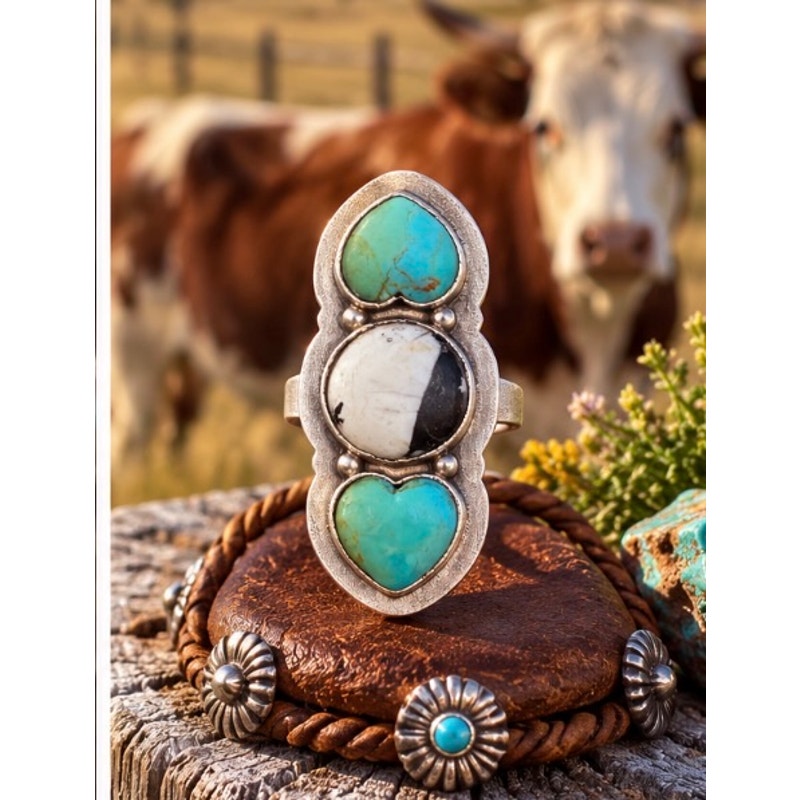 Kingman Turquoise & White Buffalo Three-Stone Runner Ring – Sterling Silver